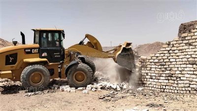 محافظ أسوان يتابع جهود إزالة التعديات على أراضي الدولة ضمن الموجة الـ26 (صور)