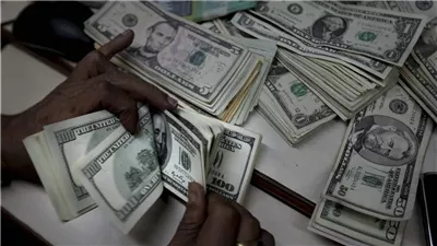 الدولار الأمريكي يتراجع بعد بيانات التضخم وإعلان الاتفاق مع الصين