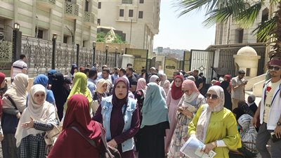 في وقفة احتجاجية أمام المشيخة، أوائل الأزهر يناشدون الطيب: تعبنا بين رسائل الماجستير وضياع المستقبل (صور)