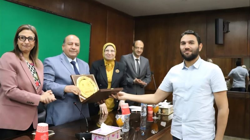 جامعة القاهرة 