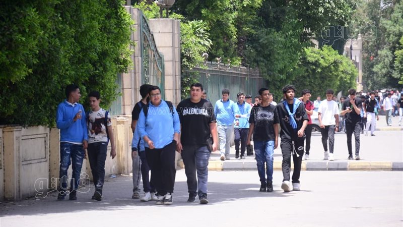 طلاب أولى ثانوي،