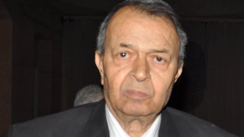  الدكتور عاطف مصطفى