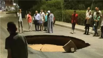 قطع طريقا رئيسيا، هبوط أرضي مفاجئ بمدينة السادات في المنوفية (صور)