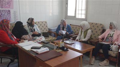 مديرة الإدارة الصحية بالعاشر تتفقد الخدمات بمركز طبي 46 