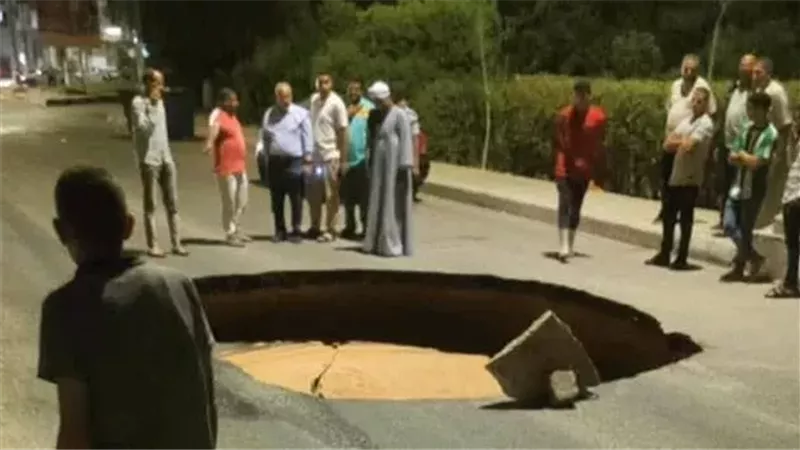 هبوط أرضي بمدينة