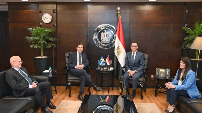 لقاء وزير الاستثمارمع