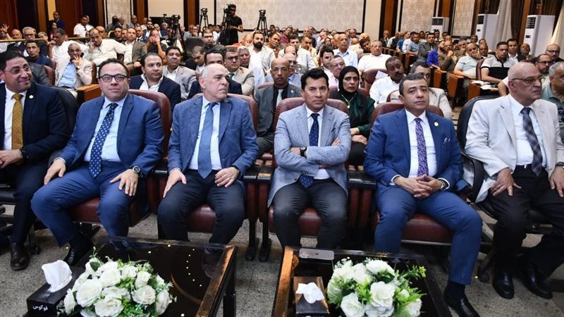 أشرف صبحي يلتقي رؤساء