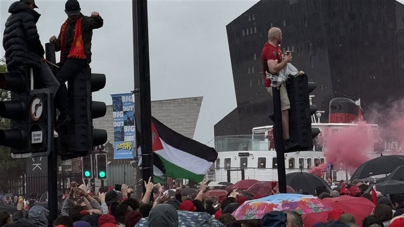 علم فلسطين يظهر في