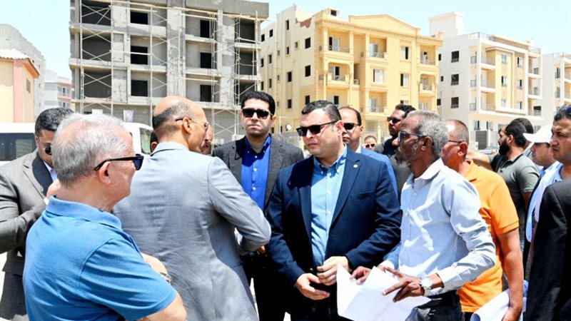 وزير الإسكان يتفقد