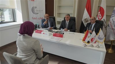 محافظ الإسماعيلية يشارك في المقابلات الشخصية لبرنامج 