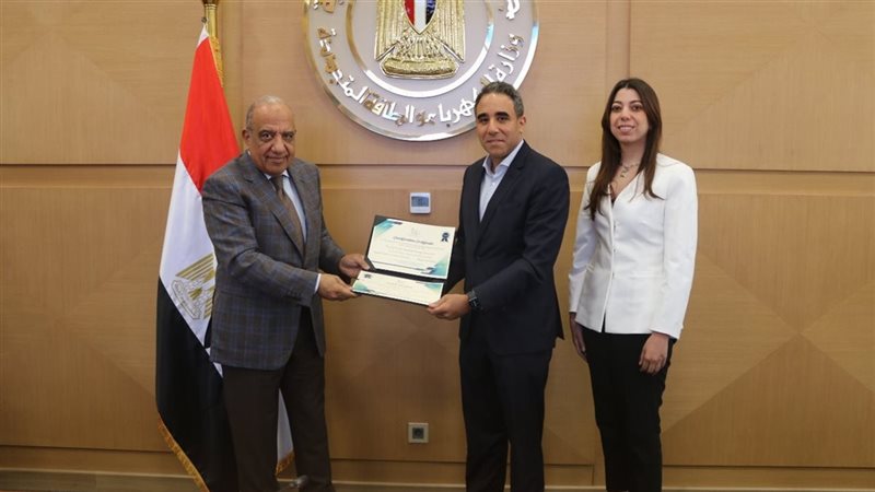 الدكتور محمود عصمت