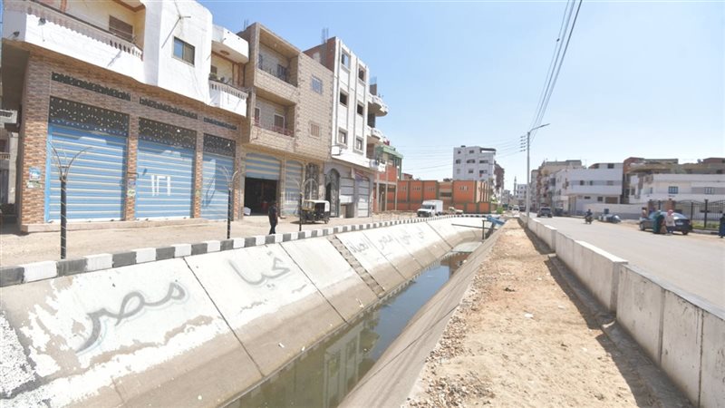 تبطين الترع في قرية