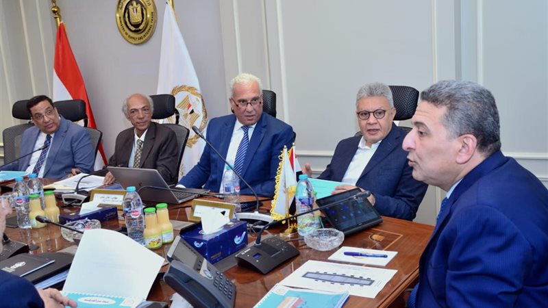 خلال الاجتماع