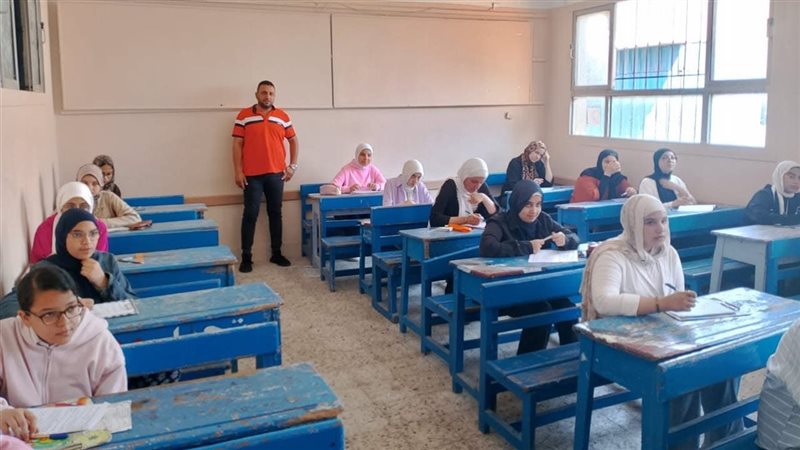 طلاب الشهادة الإعدادية