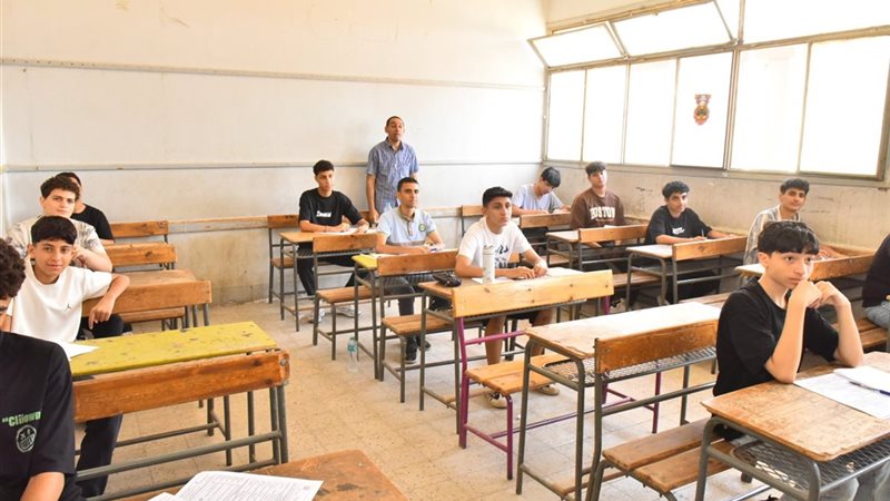 طلاب الشهادة الإعدادية