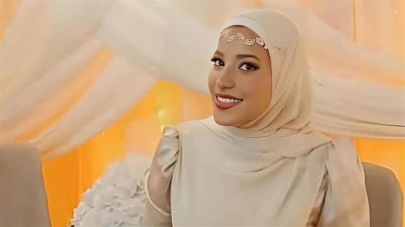 كانت رايحة تحجز فستان