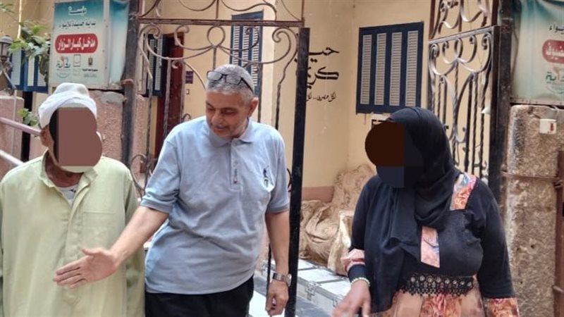 تسليم الفتاة لأسرتها،