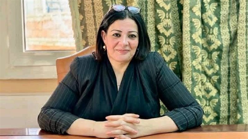 إيمان عوف، مقررة