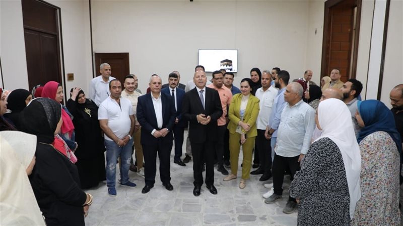 محافظ القاهرة يهنئ