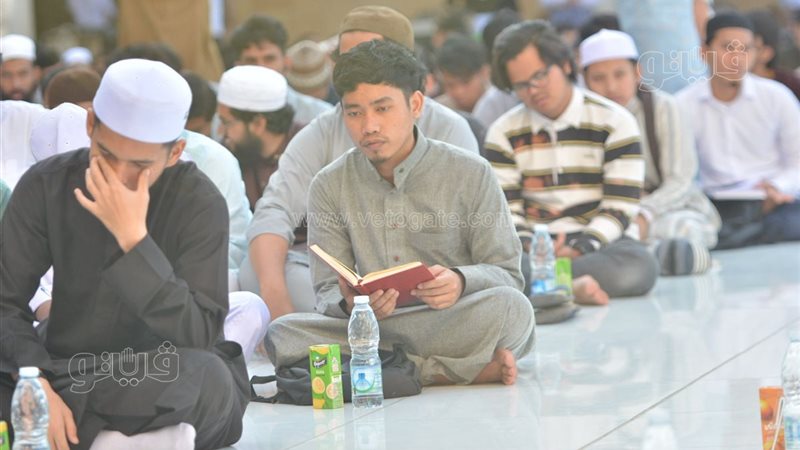 إفطار الطلاب الوافدين