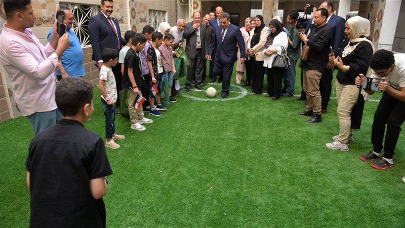 لعب ماتش كورة مع
