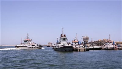 رئيس هيئة ميناء دمياط يتفقد سير العمل ويشيد بالتزام العاملين خلال عطلة العيد