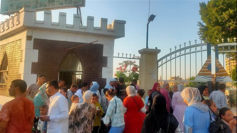 كثافة الزوار علي