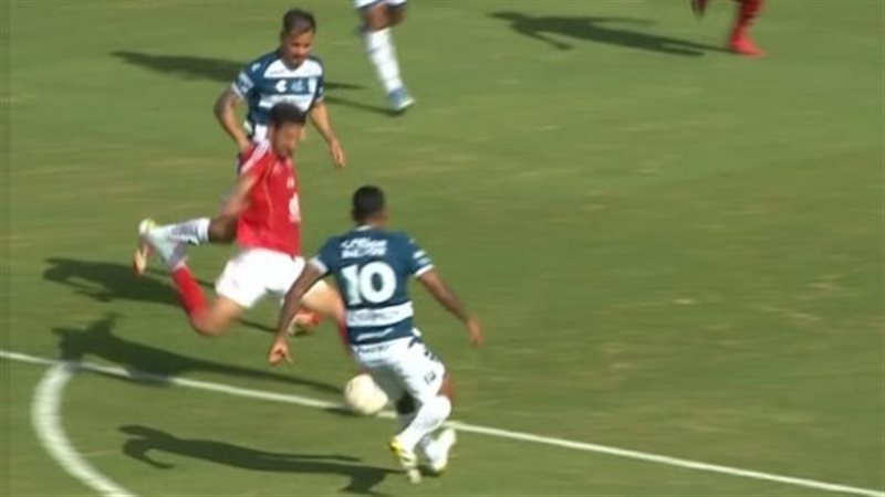 الأهلي وباتشوكا 