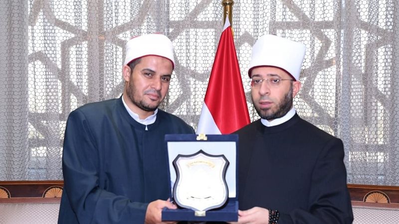 وزير الأوقاف يكرم