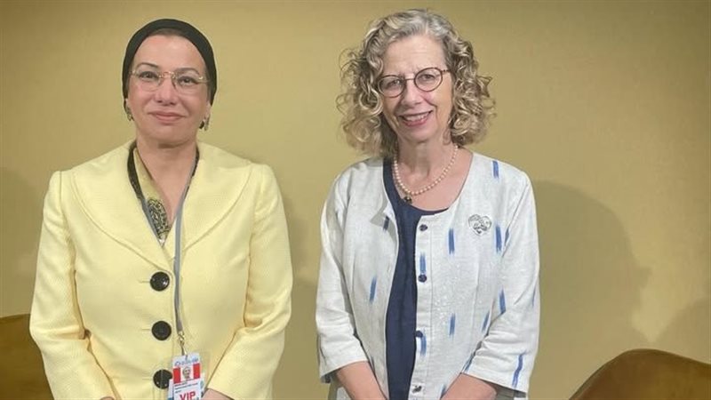 وزيرة البيئة خلال