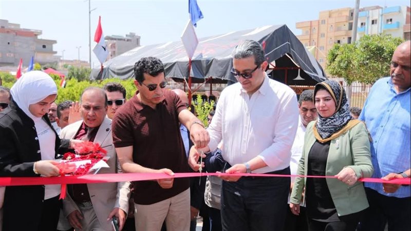 محافظ دمياط ووزير