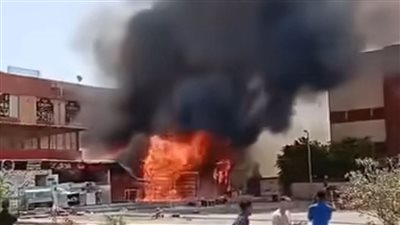 الاستماع لأقوال عمال مول البنفسج بالشيخ زايد بعد اندلاع حريق (صور)