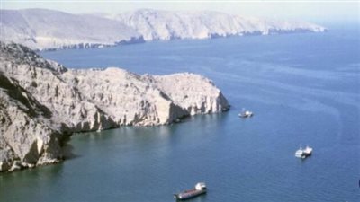 بعد إسقاطها مقاتلة إسرائيلية وأسر قائدها، إيران تهدد بغلق مضيق هرمز
