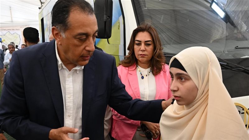 رئيس الوزراء والطفلة