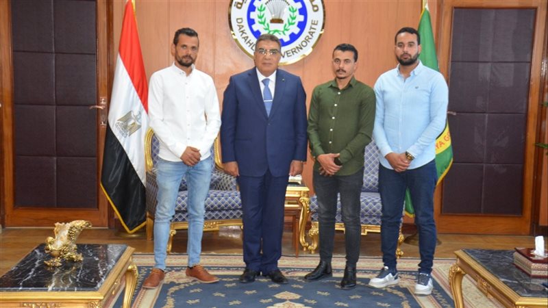 محافظ الدقهلية وأسرة