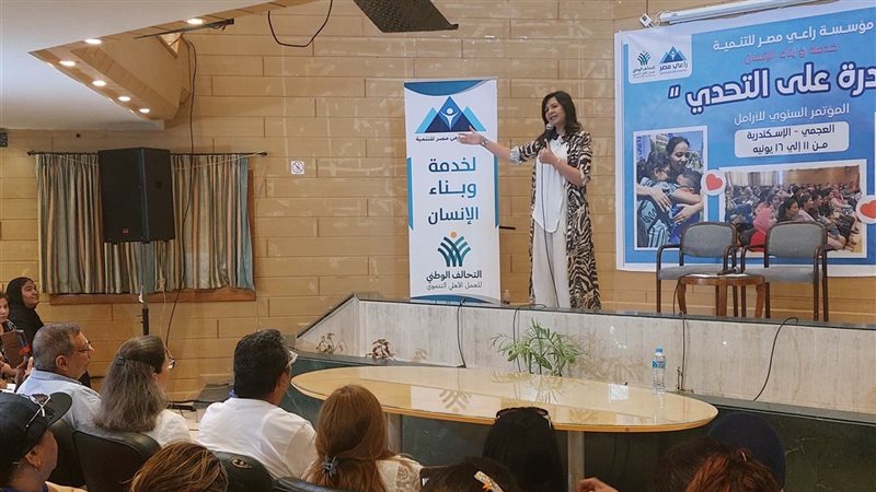 السفيرة نبيلة مكرم
