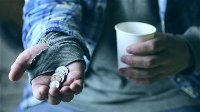 تفسير رؤية المتسول في المنام وعلاقته بكثرة الديون 