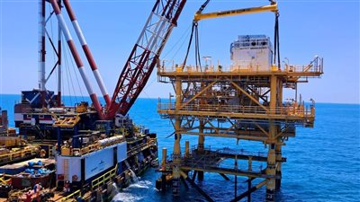البترول تنتهي من تركيب منصة بحرية بحقل غاز غرب البرلس