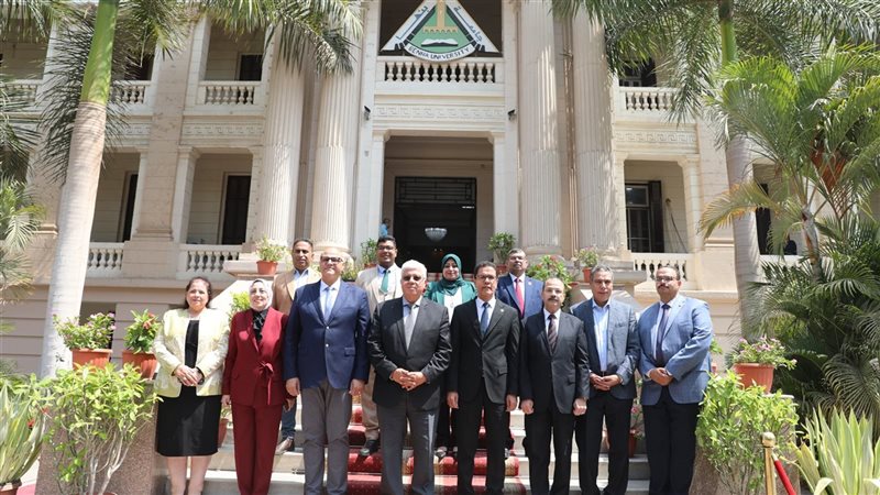 افتتح مشروعات تعليمية