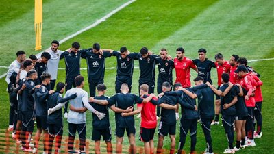 الأهلي ينهي إجراءات سفر لاعبيه إلى تونس 