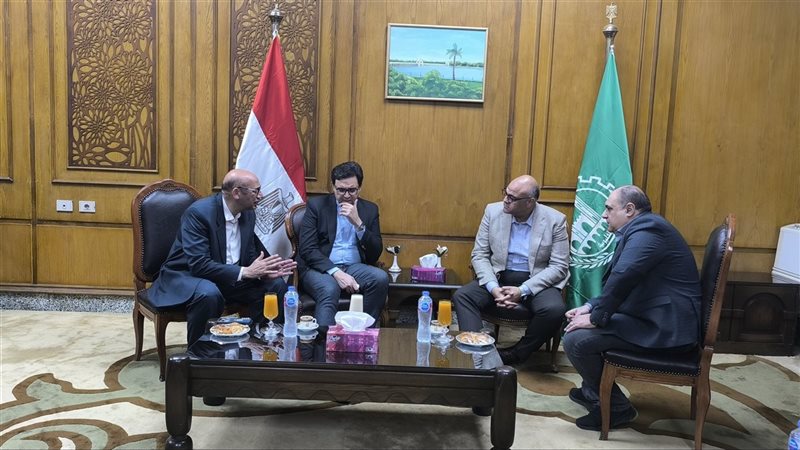 محافظ القليوبية يستقبل