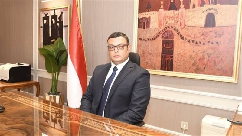 وزير الإسكان شريف