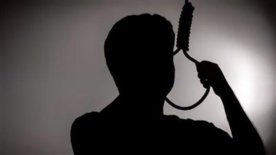 الاستماع لأقوال أسرة شاب عثر عليه مشنوقا داخل غرفته بالجيزة 