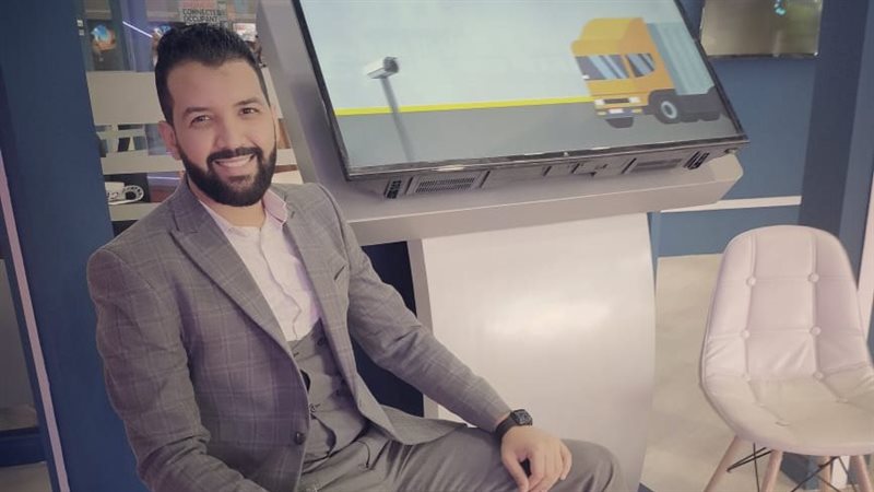الكاتب حسين سامي