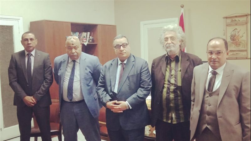 نقيب الأطباء مع نائب