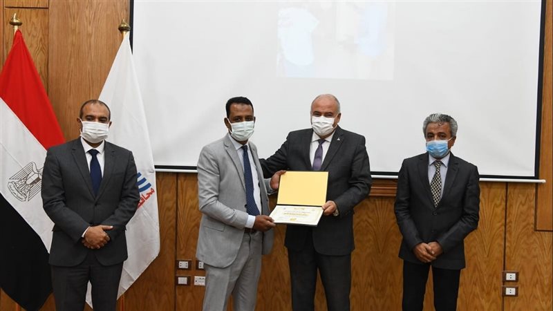 محافظ قنا يشهد الاحتفال