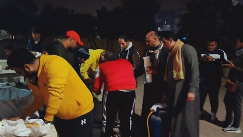 توزيع وجبات عدس على