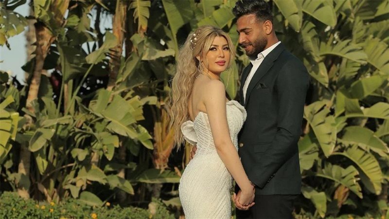 محمد أبو جبل وزوجته