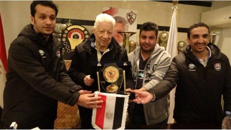 مرتضى منصور يستقبل