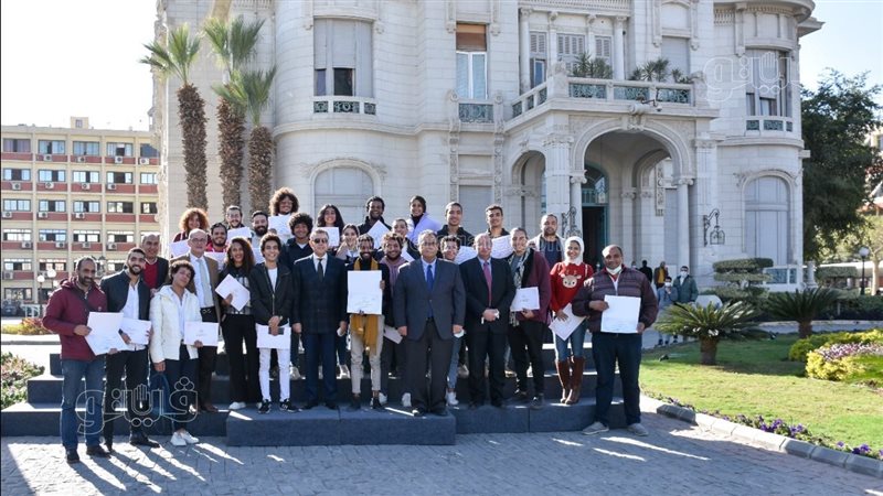 طلاب جامعة عين شمس